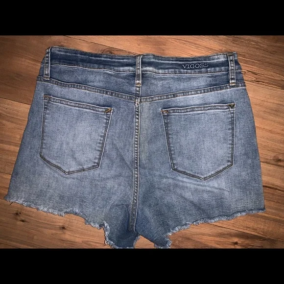 Vigoss Jean Shorts - Picture 3 of 4